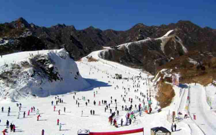 Huaibei International Ski Resort - Surrounded by the Great Wall