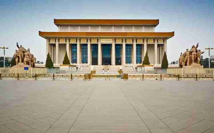 Tiananmen Square: Mao Zedong Memorial Hall